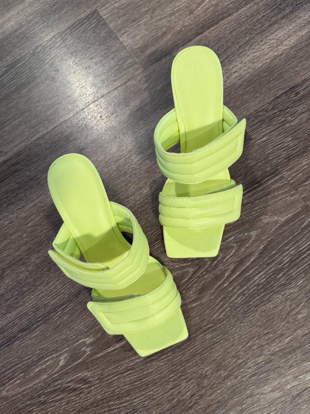 NWT neon green Abound puffy mules Size 9